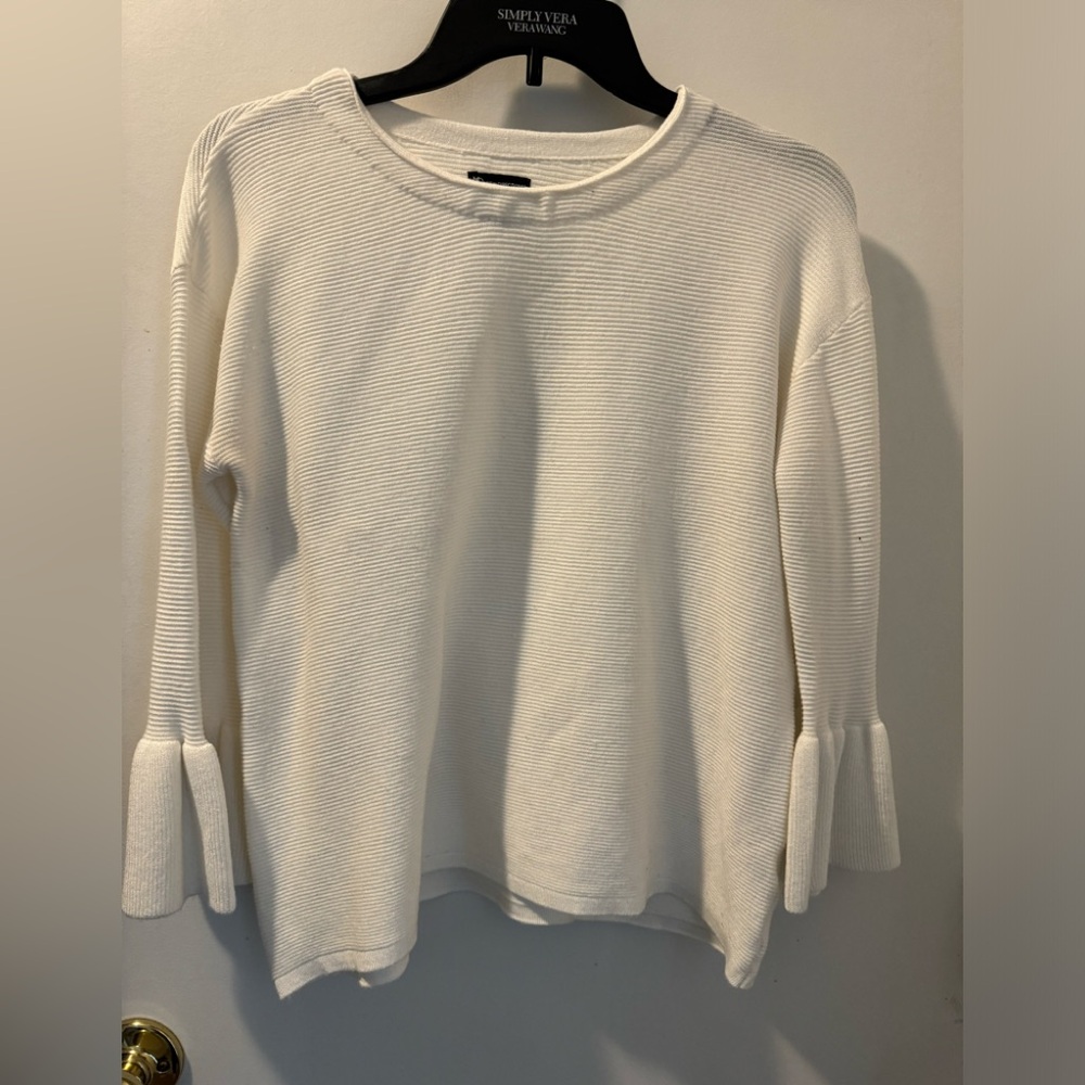 White top with ruffle sleeves
